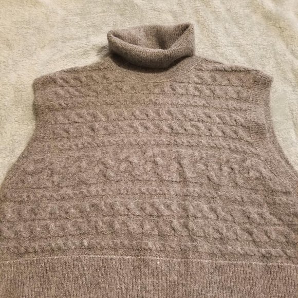 Old Navy Sweater Vest - Picture 2 of 4